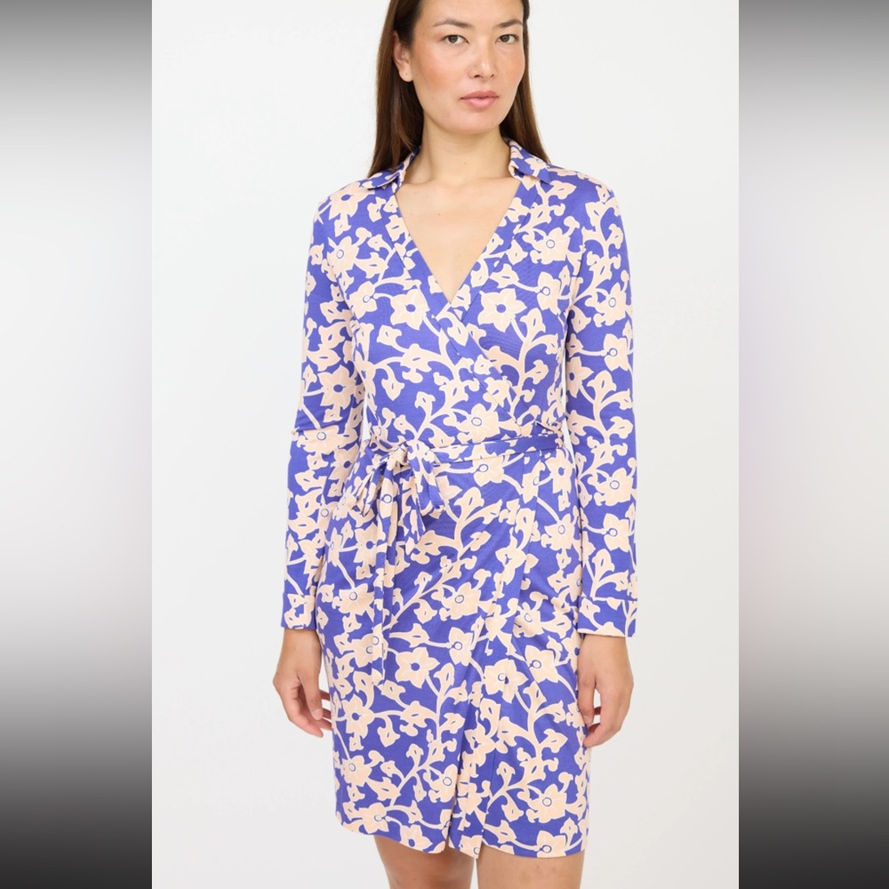 Diane Von Furstenberg 100% silk floral wrap dress